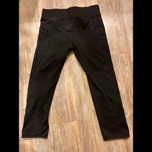 Lorna Jane 3/4 crop tights with side pockets